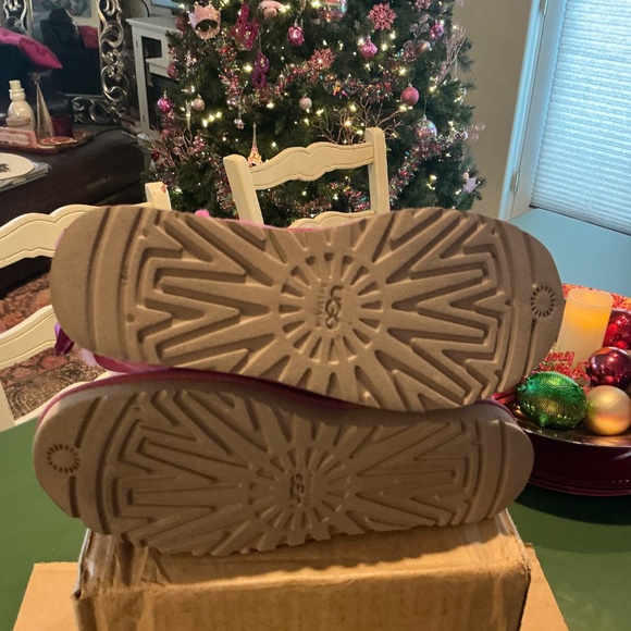 NEW UGG Australia Bailey Bow II Boots Satin Bows Paz Pink sz 7 - Picture 3 of 4